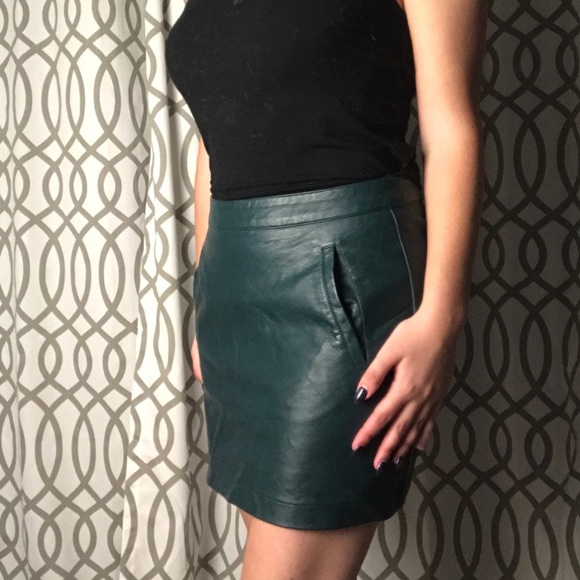 Dark green leather Forever 21 mini skirt - Picture 2 of 4